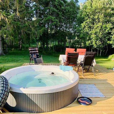 The Blomsholm Cabin - Load Your Electric Car Stromstad Luaran gambar