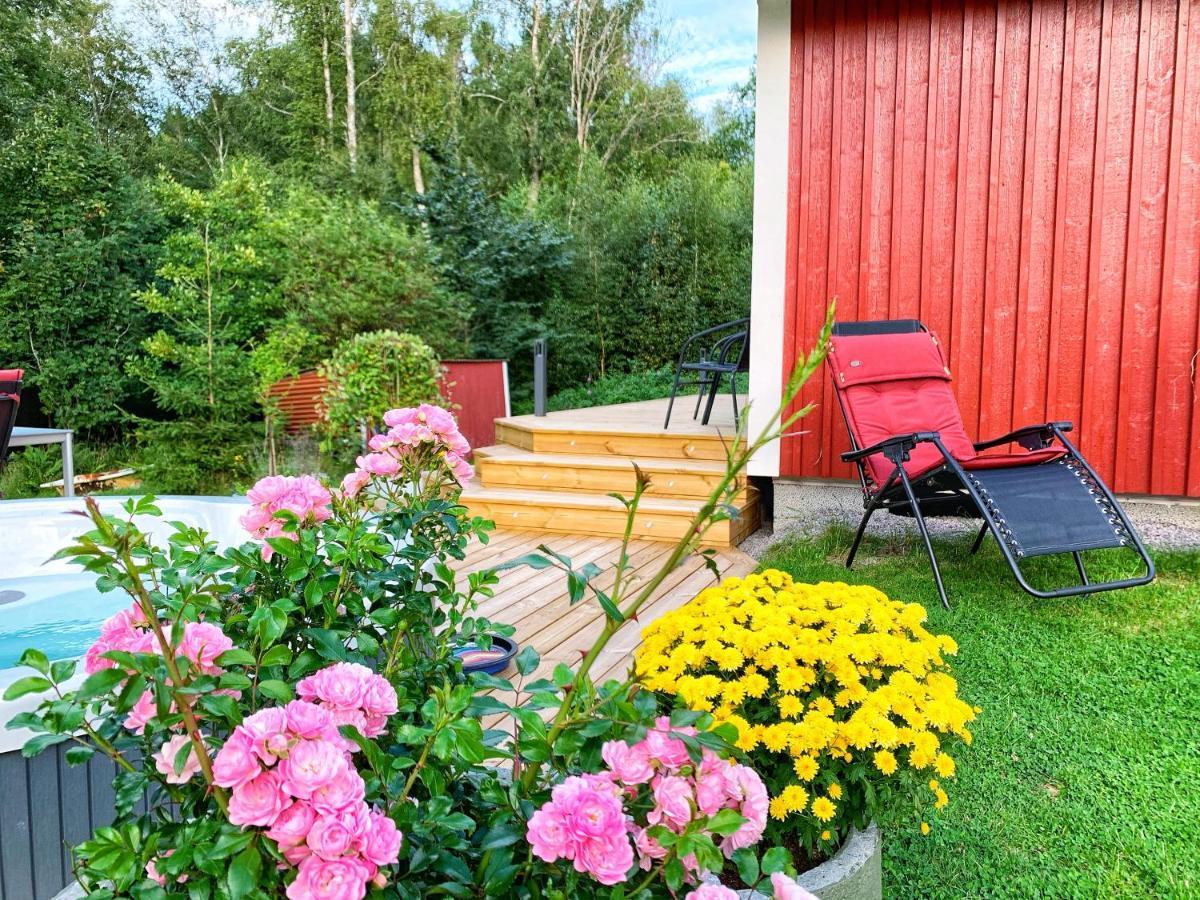 The Blomsholm Cabin - Load Your Electric Car Stromstad Luaran gambar
