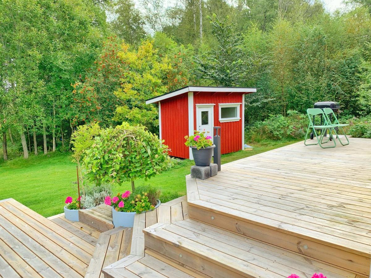 The Blomsholm Cabin - Load Your Electric Car Stromstad Luaran gambar