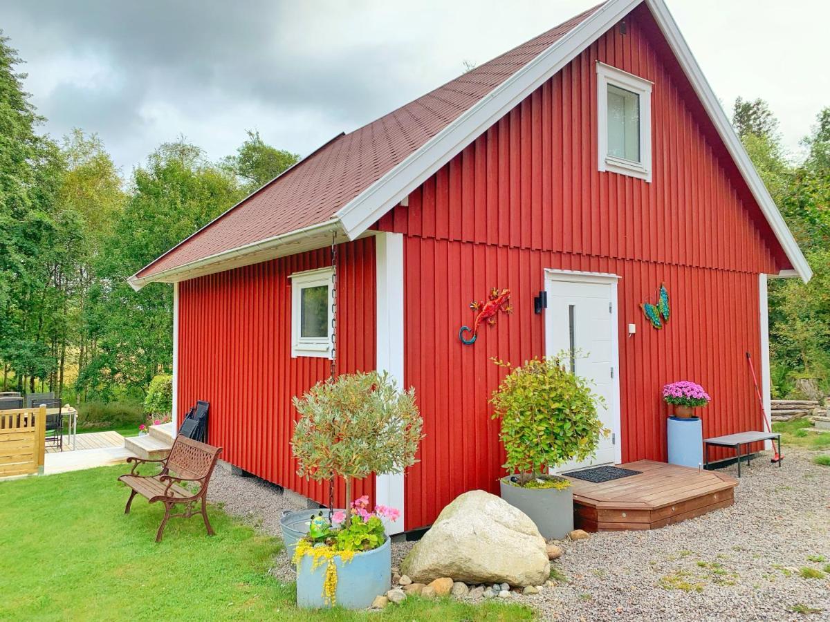 The Blomsholm Cabin - Load Your Electric Car Stromstad Luaran gambar
