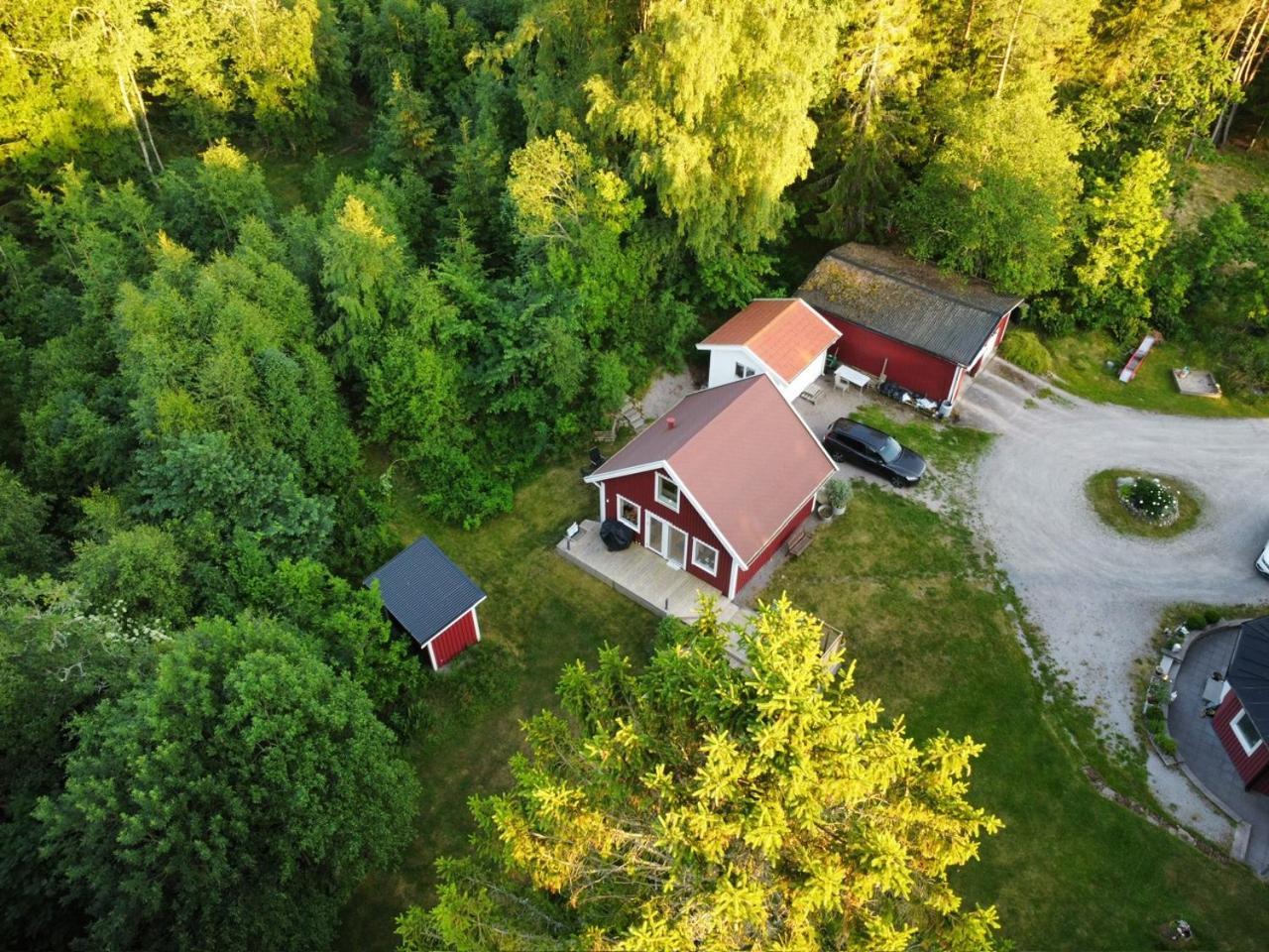 The Blomsholm Cabin - Load Your Electric Car Stromstad Luaran gambar