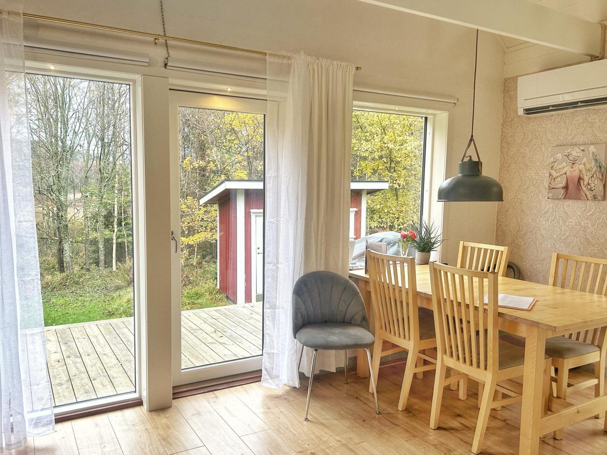 The Blomsholm Cabin - Load Your Electric Car Stromstad Luaran gambar