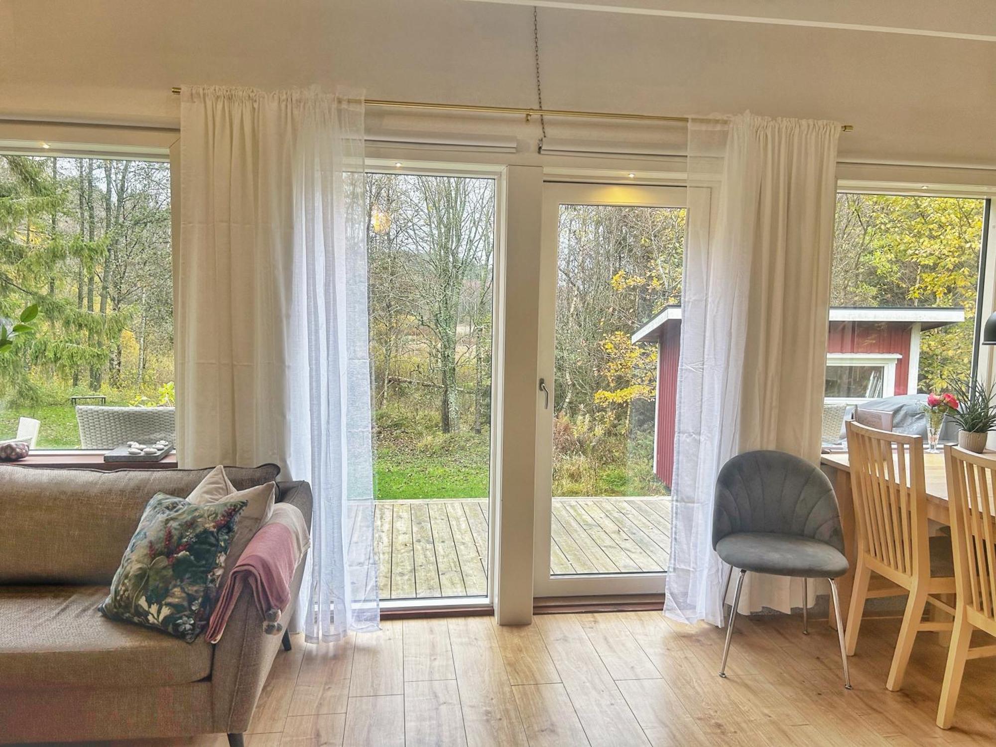 The Blomsholm Cabin - Load Your Electric Car Stromstad Luaran gambar